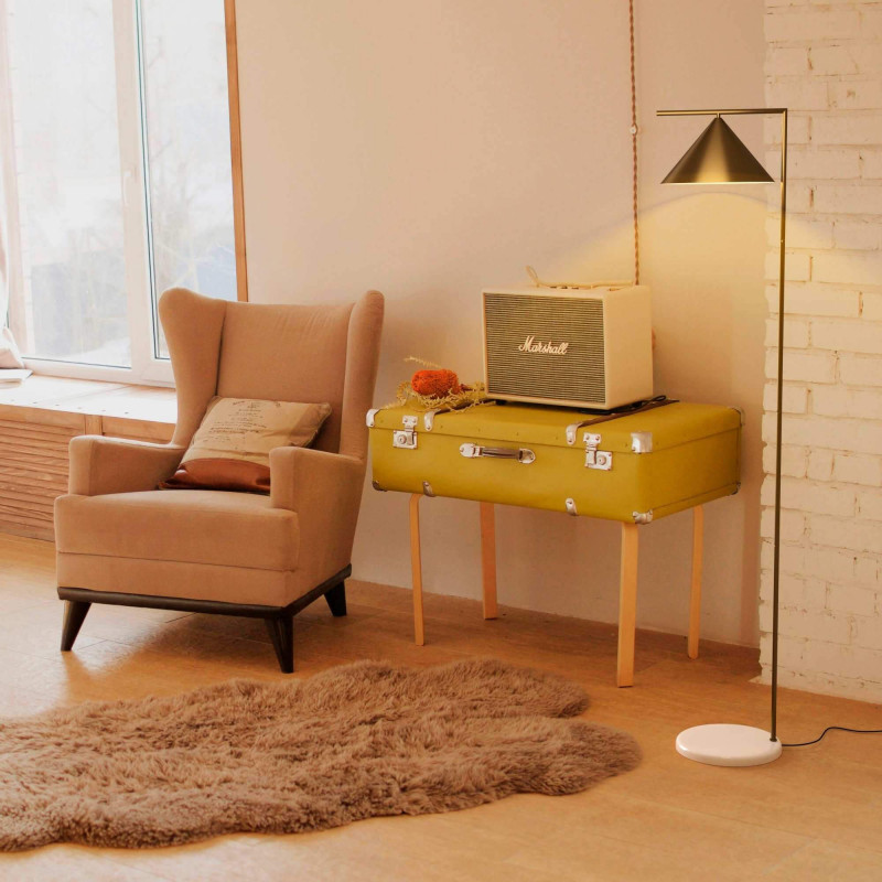 Ålesund Floor Lamp – Marble Base with Gold Finish - Afbeelding 2