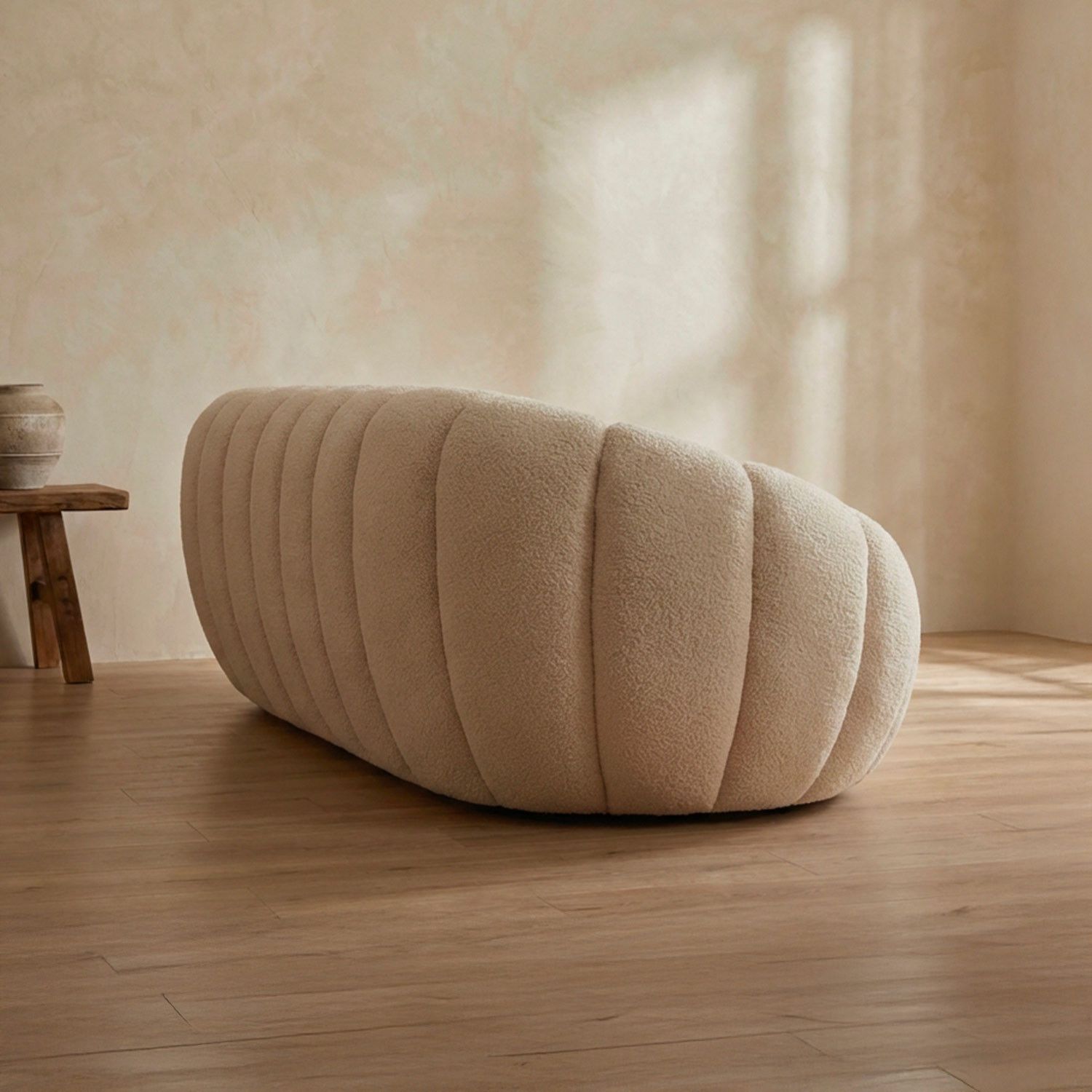 Horsens 3-Zitsbank – Schelpontwerp, Crème Bouclé Stof - Afbeelding 4