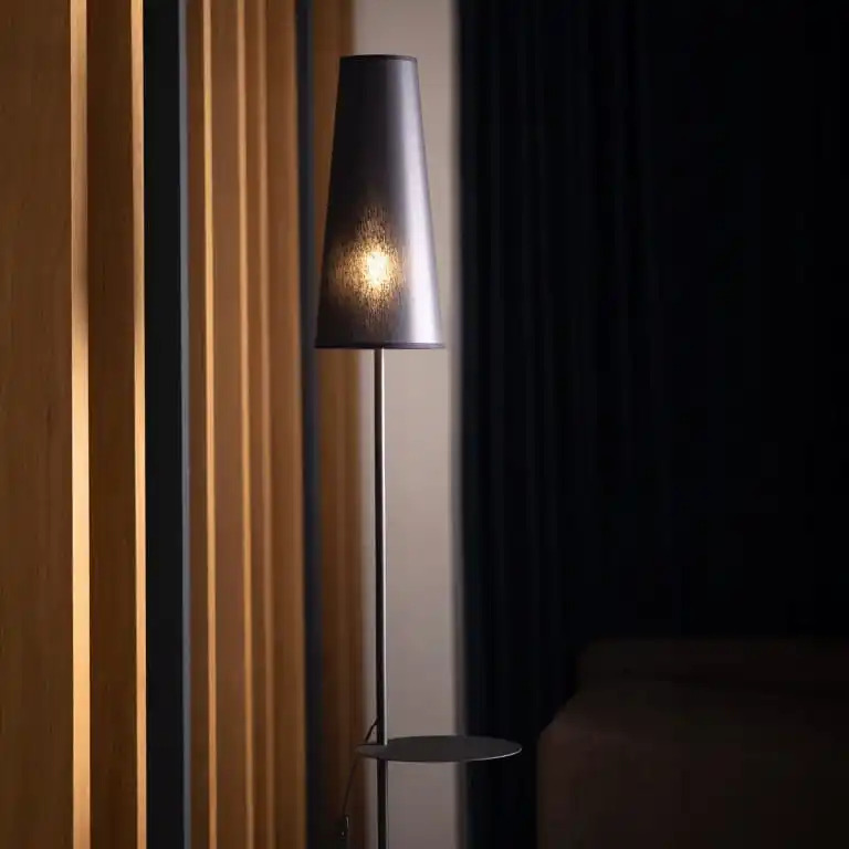 Bodø Vloerlamp 170×36 cm – Zwart Slank Modern met Kap - Afbeelding 2